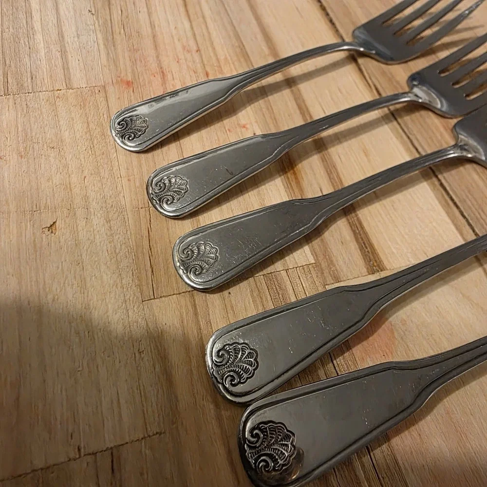 WM A ROGERS c1991 COLONIAL MOOD DELUXE‎ STAINLESS 6 PLACE/ SALAD FORKS